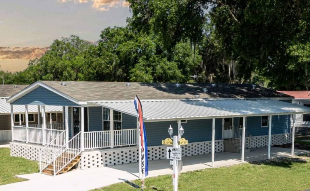 Central Florida 3/2 Manufactured Home for Sale at Sunshine Village in Webster, FL