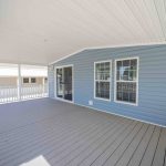 Large spacious porch (23 ft)