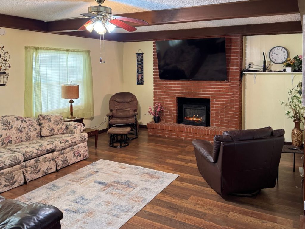 Apartment 1 bed/1.5 bath at Sunshine Village